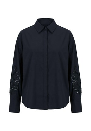 Czarna koszula z długim rękawem, zapięciem na guziki z przodu, spiczastym kołnierzem oraz ozdobnymi wycięciami z koronki i cekinami na rękawach.