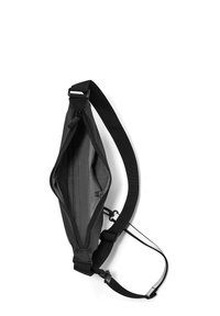Čierna crossbody taška vyrobená z syntetického materiálu. Obsahuje zipsové uzatváranie, nastaviteľný popruh a hladký interiér s bezpečnostnou kapsou.