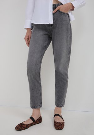 MOM FIT VITA ALTA - Jeans slim fit - grigio