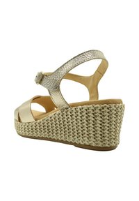 PITILLOS Sandalias con plataforma - gold-coloured