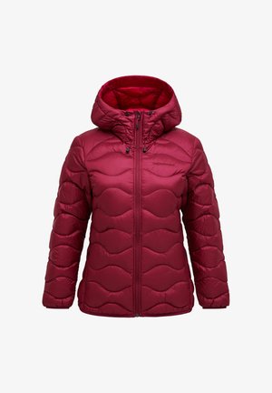 Giacca imbottita rossa con cappuccio, caratterizzata da un design trapuntato a onde, chiusura con zip frontale e cordini al collo per la regolazione.