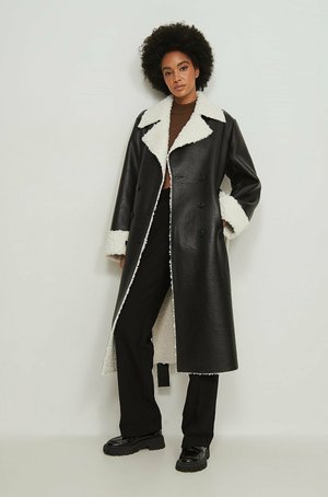 MIT TEDDY - Classic coat - black, white