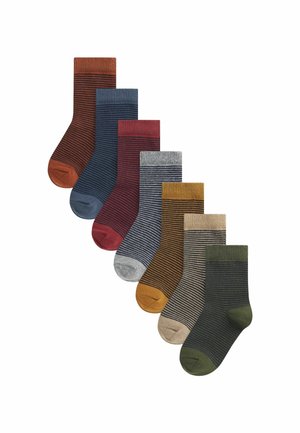 Set de șase perechi de șosete cu dungi în culori variate: rugină, bleumarin, burgund, gri, muștar și măsline. Fiecare are vârful și manșeta în contrast.