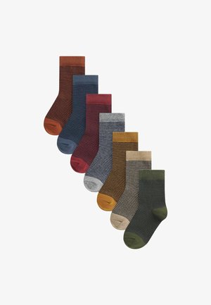 Conjunto de seis pares de calcetines de rayas en diferentes colores: óxido, marino, burdeos, gris, mostaza y oliva. Cada uno tiene un contraste en la punta y el puño.