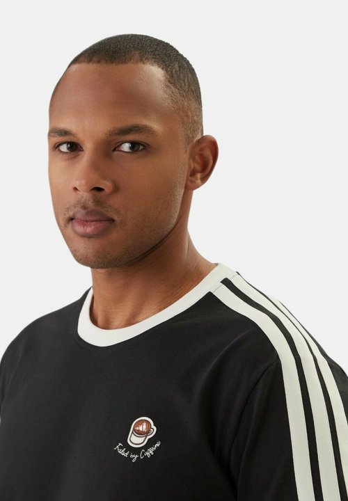 adidas Camiseta LUX COFFEE CAFE CUP GRAPHIC T-SHIRT — photo 3