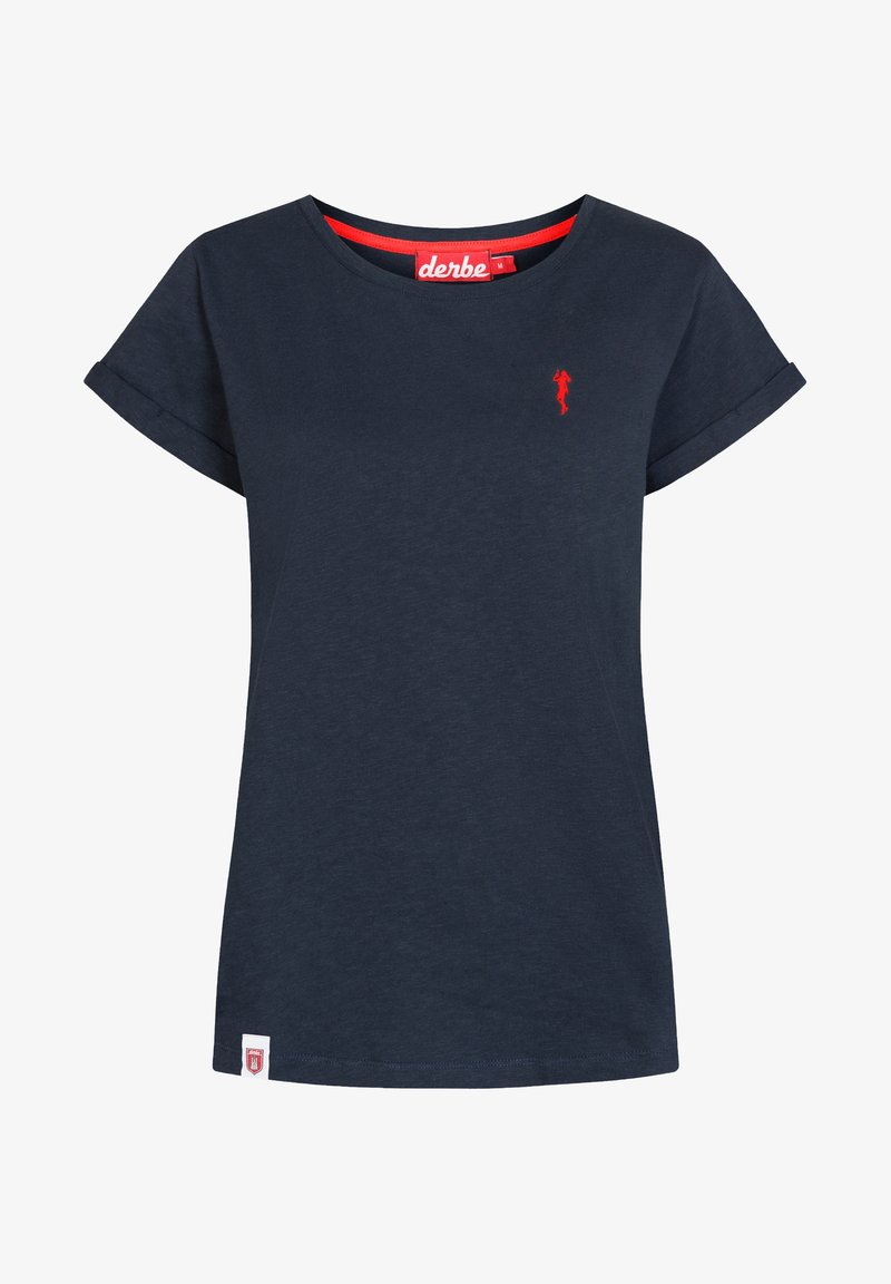 T-shirt bleu marine à manches courtes avec col intérieur rouge, petit logo rouge brodé sur la poitrine et petite étiquette blanche à l'ourlet.