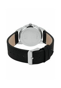 Schwarzes Lederarmband mit einer Edelstahl-Schnalle, das eine glatte Oberfläche, Perforationen und eine beigen Unterseite aufweist. Eingravierte Rückendetails sichtbar.
