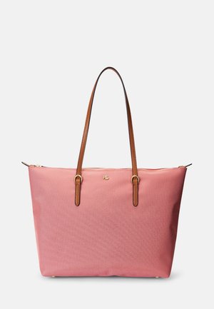 Roze stoffen draagtas met bruine leren handvatten, ritssluiting en gouden hardware. Heeft een subtiele textuur en logo-detail.