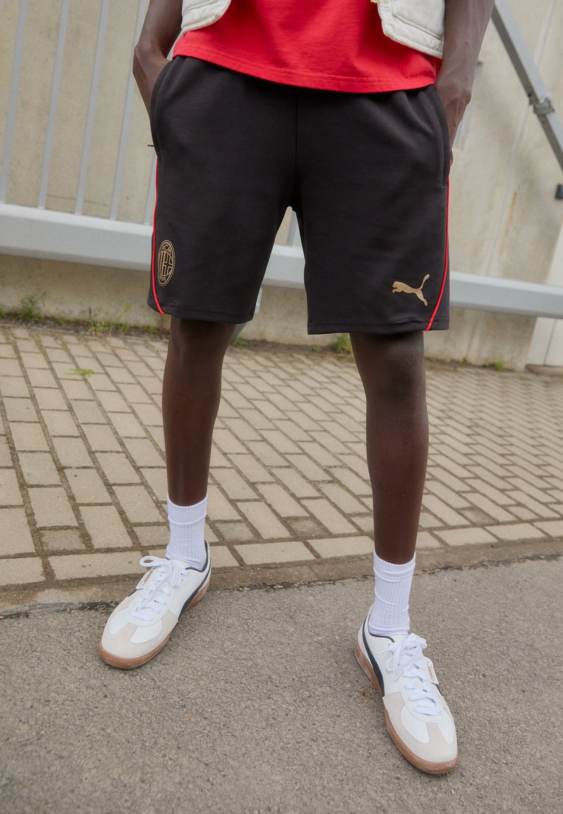 Puma AC MILAN CASUALS SHORTS - Fanartikel - black/for all time red
