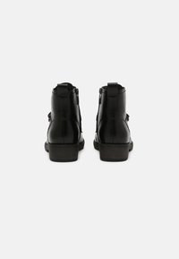 Tamaris Botines bajos - black
