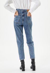 Koton RISE MOM  RELAX CUT CROP LEG - Relaxed fit -farkut - blue