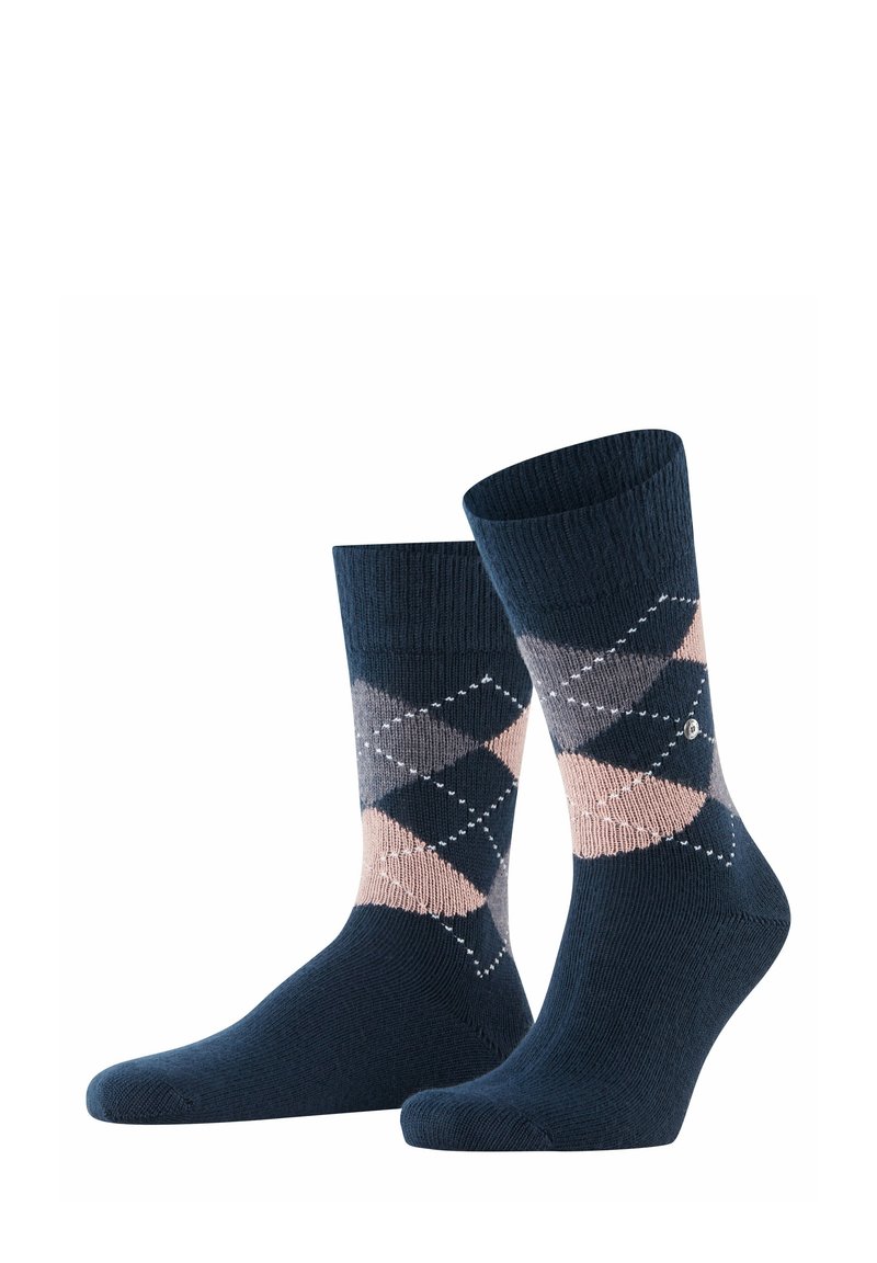 Marineblaue Socken mit gerippter Textur, pinken und grauen Argyle-Mustern sowie weißen Akzenten auf den Rautenformen. Gerundete Zehenform.