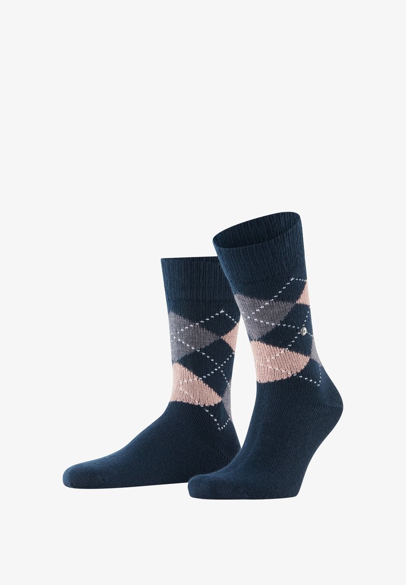 Marineblaue Socken mit gerippter Textur, pinken und grauen Argyle-Mustern sowie weißen Akzenten auf den Rautenformen. Gerundete Zehenform.