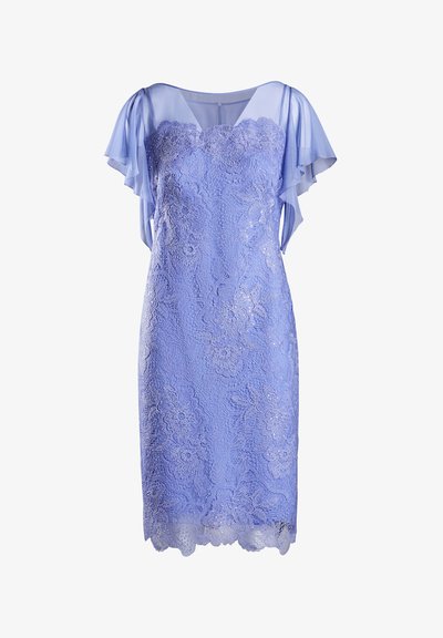 Orgonaszínű ruha csipkés fedéssel, virágmintákkal. Áttetsző ujjak és hullámos szegély részlet. Sima textúra az egész anyagon.