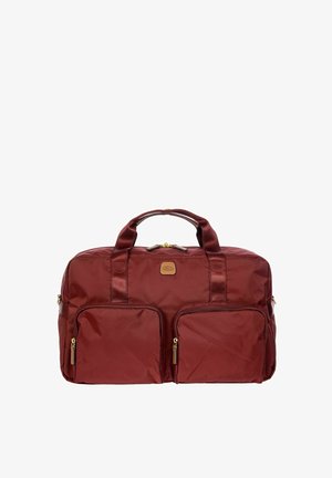 Sac en nylon marron avec deux poches zippées à l'avant, des poignées doubles et des finitions en ton doré. Texture lisse, forme rectangulaire et conception robuste.