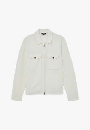 Hellcremefarbene Langarm-Reißverschlussjacke mit spitzem Kragen, zwei Brustklappentaschen mit Knöpfen und seitlichen Einschubtaschen, flach liegend.