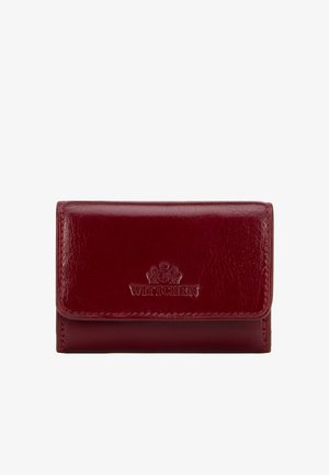 Cartera compacta de cuero rojo oscuro con bordes cosidos y logo Wittchen en relieve con escudo en la solapa frontal.
