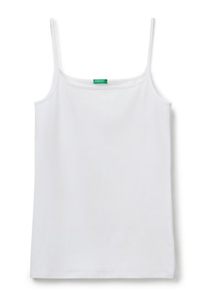 Witte cami-top met dunne schouderbandjes, gemaakt van zachte stof. Heeft een rechte snit en een groene label bij de halslijn.