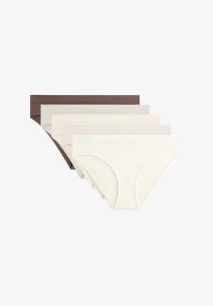 Paquet de cinq culottes pour femmes dans des nuances variées : marron foncé, beige clair, crème, gris pâle et rose doux. Tissu lisse, design sans coutures.