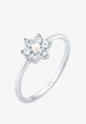 Sølv ring med blomstermotiv, der har en central perle og seks omgivende klare ædelsten, poleret finish, stemplet 925.
