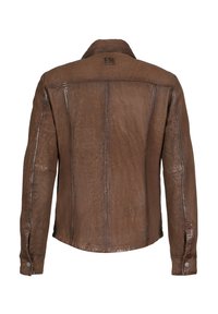 Brun læderjakke med lange ærmer, syede paneler, trykknapmanchetter og et lille præget logo på den øverste ryg.