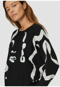s.Oliver BLACK LABEL MIT FLEDERMAUSÄRMELN - Jumper - schwarz