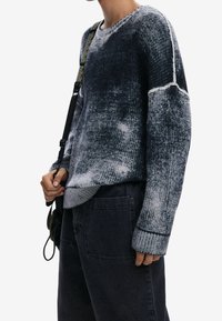 Desigual Sweter