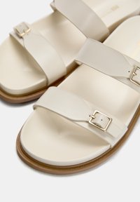 PULL&BEAR Muiltjes - beige