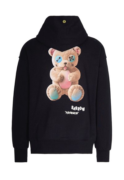 Felpa nera con cappuccio che presenta un grande grafico di un orso colorato sul retro, con occhi blu, pancia rosa e la scritta "BARROW 'PERFORMERS'."