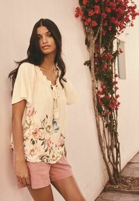 Next REGULAR FIT - SHORT SLEEVE BARDOT  - Blůza - cream floral placement print