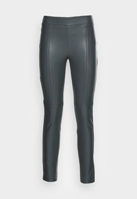 Donkergrijze nepleer legging met een aansluitende pasvorm, zichtbare stiksels en een gladde afwerking, die taps toeloopt naar de enkel.