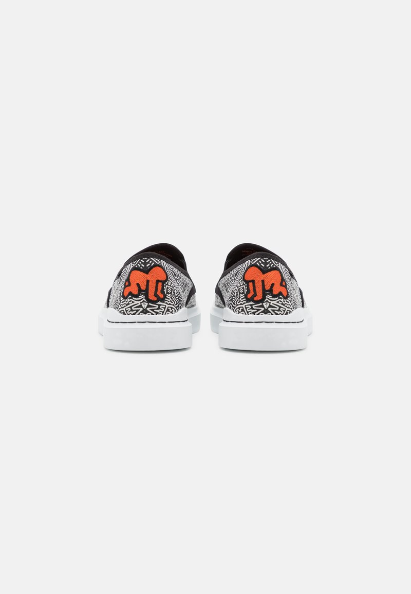 Herren Slipper | Cole Haan CH X KEITH HARING GRANDPRO RALLY SLIPON Slipper black/white/flame/schwarz - RX85360 Herren Slipper | Cole Haan CH X KEITH HARING GRANDPRO RALLY SLIPON Slipper black/white/flame/schwarz - RX85360