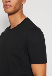 Esprit 2 PACK - Pamata T-krekls - black