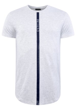 Grå bomuldst-shirt med rund hals, der har en lodret marineblå stribe og tekstdetalje. Glat tekstur, korte ærmer og buet kant.