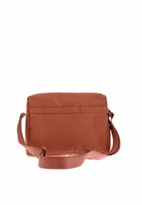 Sac bandoulière rectangulaire couleur rouille avec sangle ajustable et design simple cousu sur fond blanc.