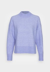 Jasnofioletowy sweter, miękka tekstura, ściągacz przy dekolcie i na dole, opadłe ramiona, prosty krój, z długimi rękawami i minimalnymi detalami.