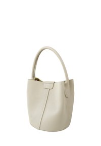 Ronde, beige leren handtas met een gestructureerde afwerking, voorzien van een gestikte naad aan de voorkant en een enkele handgreep.