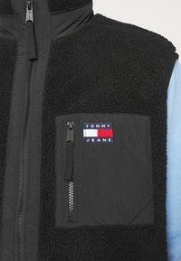 Tommy Jeans TJM MIX MEDIA VEST - Vest - black