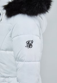SIKSILK Abrigo de invierno - white