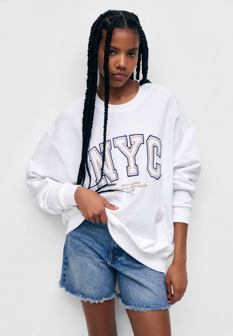 PULL&BEAR FLOCKED NEW YORK Sweater white/wit Zalando.nl