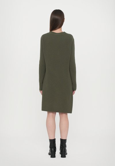 CLOSED CREW NECK DRESS LONG SLEEVE - Džemperkleita - forest green
