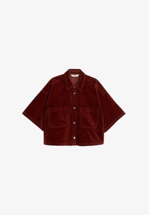 Burgundyröd kordjacka med spetskrage, korta ärmar, två framfickor och silverfärgade tryckknappar. Slät textur och avslappnad passform.