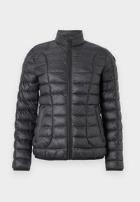 Μαύρο φουσκωτό μπουφάν με φερμουάρ μπροστά, ψηλό γιακά και οριζόντια ραφή. Το υλικό είναι λείο με διακριτική λάμψη· διαθέτει δύο πλαϊνές τσέπες.