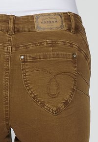 Koroshi Slimfit džínsy - ocre ochre