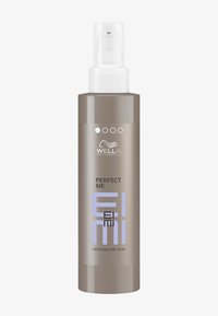 Brun plastflaska med en vit spraymunstycke, märkt "Perfect Me", en lätt BB-lotion med modern grafisk design och logotyp.