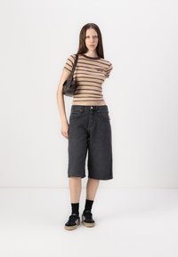 BDG Urban Outfitters STRIPE BABY - Μπλουζάκι με στάμπα - beige