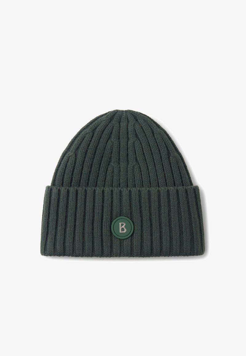 Donkergroene gebreide muts met een geribbelde textuur, voorzien van een omgeslagen boord en een ronde logopatch met een letter "B" in het midden.