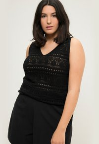 Studio Untold AJOUR V-AUSSCHNITT WELLENSAUM - Top - black