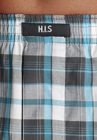 Vyriški šortai su languotu raštu pilkoje, juodoje ir turkio spalvose, su elastinga juostele ir etikete, ant kurios užrašyta "H.I.S."