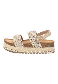 Plattform-Sandale mit geflochtenen Riemen in Beige und metallischen Akzenten. Korkzwischensohlen mit Seil-Dekor, verstellbarer Knöchelriemen.